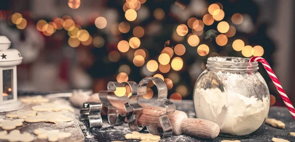 Set för pepparkaksbakning på bord — Stockfoto