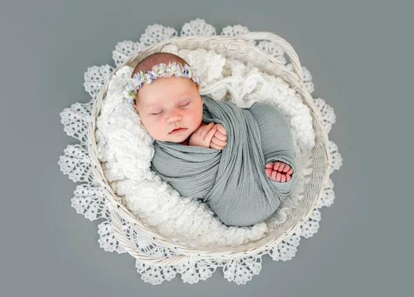 Fotoshooting für neugeborene Mädchen — Stockfoto