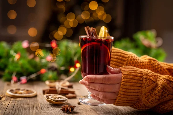 Glass cup with mulled hot wine — Stock Photo, Image