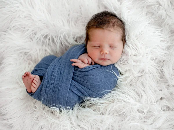 Pasgeboren baby jongen portret — Stockfoto