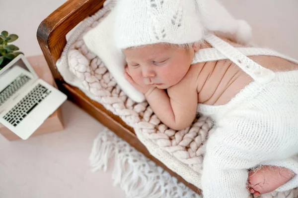 Nyfödd pojke porträtt — Stockfoto