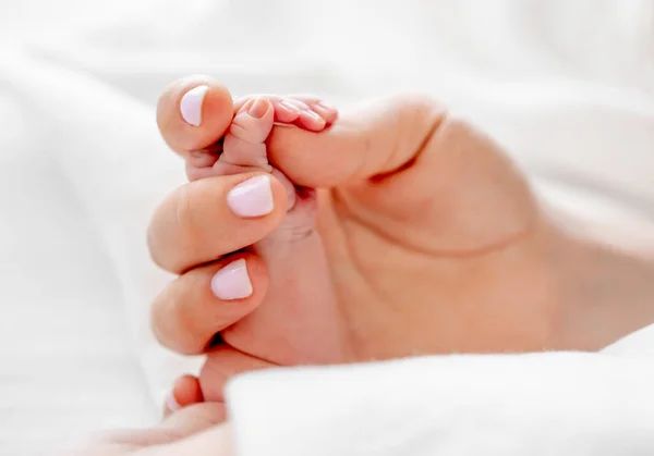 Mother holding newborn baby hand — Stock Photo, Image