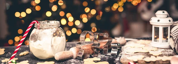 Conjunto para fazer pão de gengibre na mesa — Fotografia de Stock