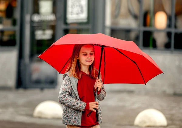 Preteen meisje herfst portret — Stockfoto