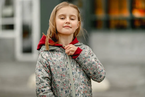 Preteen meisje herfst portret — Stockfoto