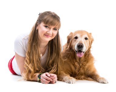 şirin kadın köpeğiyle birlikte