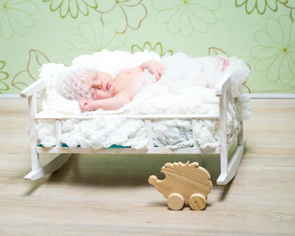 Newborn baby boy sleeps — Stock Photo, Image