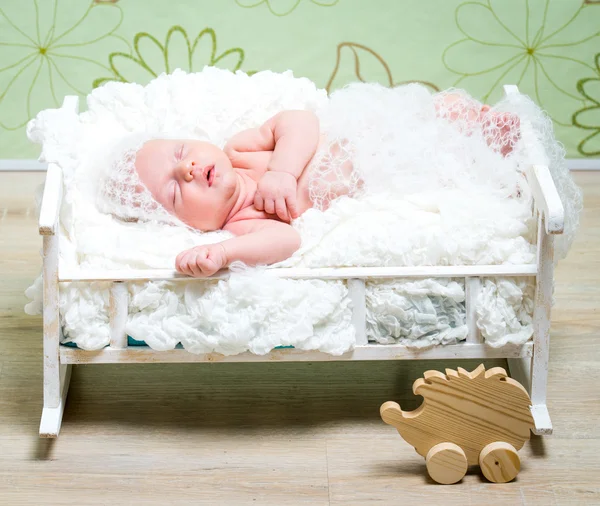 Pasgeboren babyjongen slaapt — Stockfoto