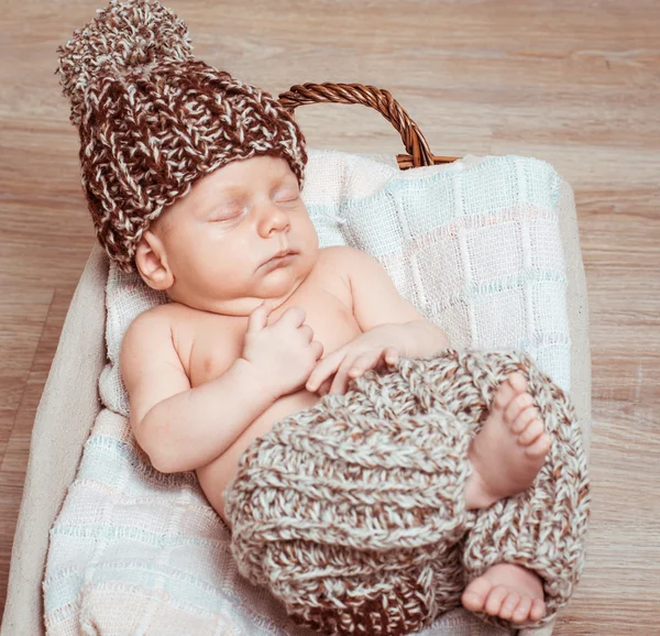 Nyfödd baby boy sover — Stockfoto