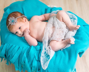 Yeni doğan bebek güzel uyur