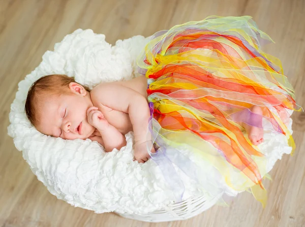 Bebé recién nacido durmiendo — Foto de Stock