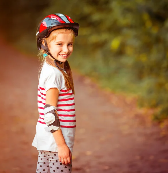 Little girl on roller skates — Stock Photo, Image