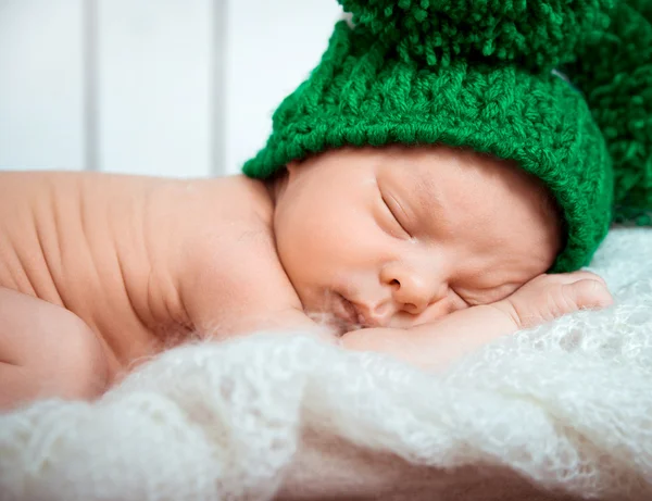 男の子の赤ちゃんが眠る — ストック写真