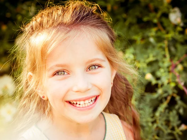 Feliz menina liitle — Fotografia de Stock