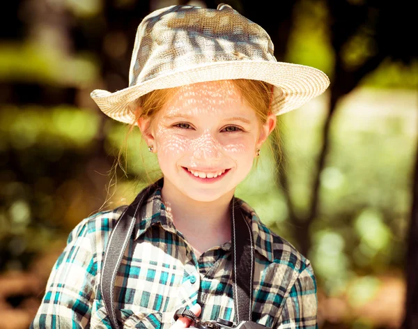 Kis lány a kalapban — Stock Fotó