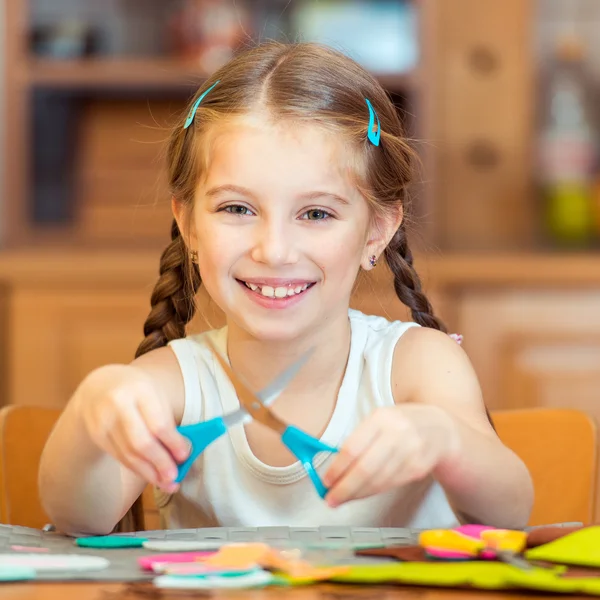 Little girl is engaged in needlework — Stock Photo, Image