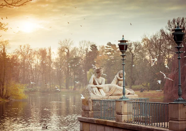 Estatua en Lazienki Park Varsovia — Foto de Stock