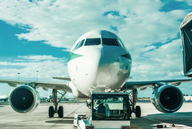 Havaalanındaki uçak.