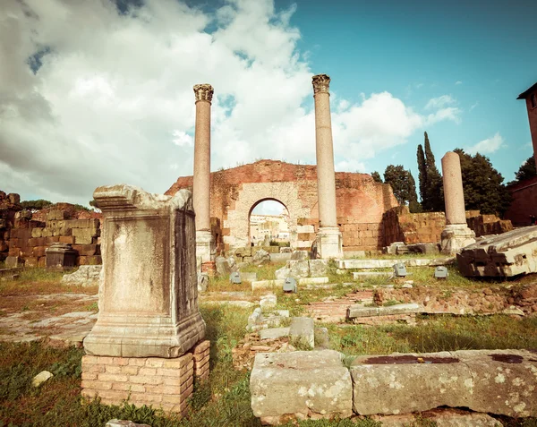 Rzymskie ruiny w Rzymie — Zdjęcie stockowe
