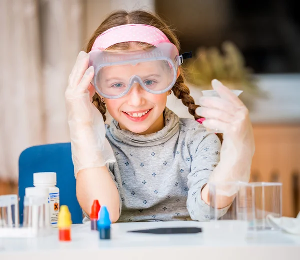 Girl with flasks for chemistry — Stock Photo, Image