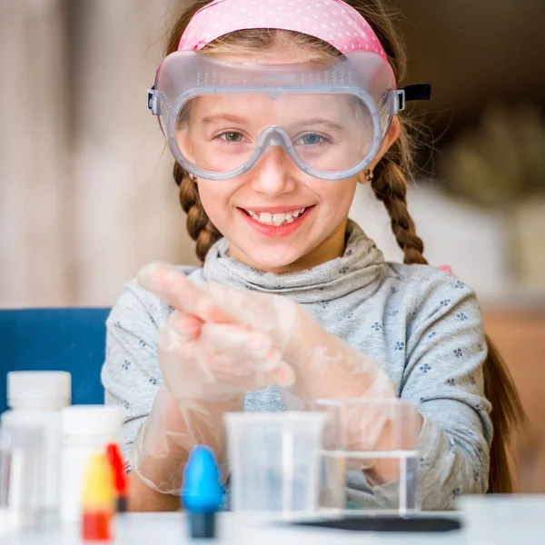 Girl with flasks for chemistry — Stock Photo, Image