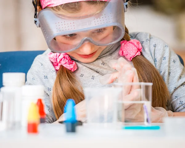 Girl with flasks for chemistry — Stock Photo, Image