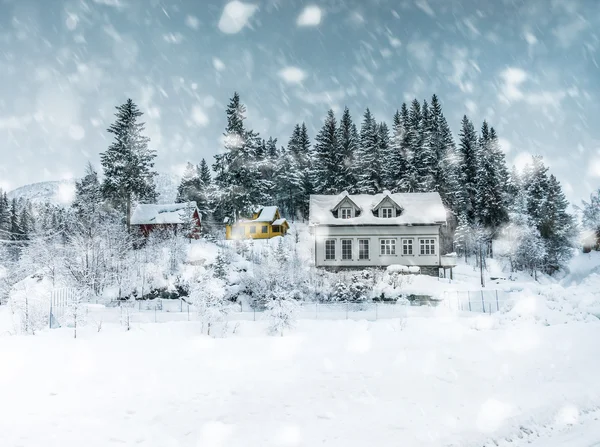 Huis in de bergen in de winter — Stockfoto