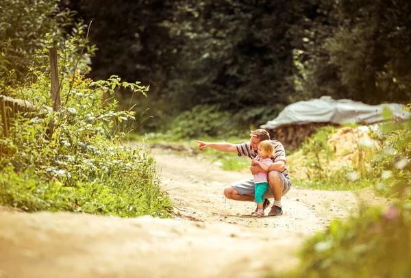 Papá jugando con su hija —  Fotos de Stock