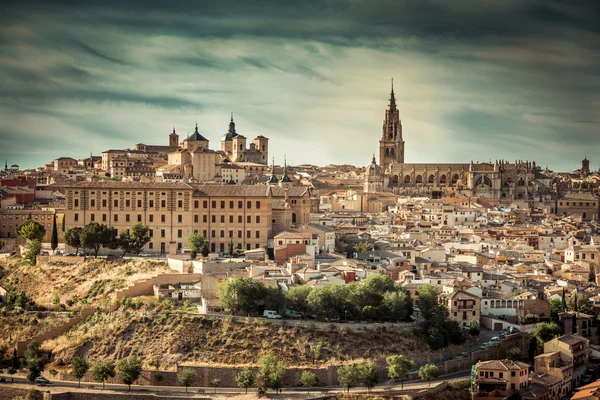 Toledo over zonsondergang in Spanje — Stockfoto