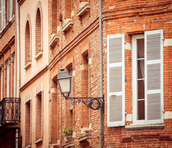 Toulouse eski binalar ile sokak — Stok fotoğraf