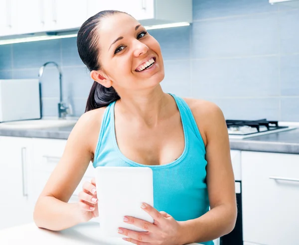 Girl working with  tablet — Stock Photo, Image