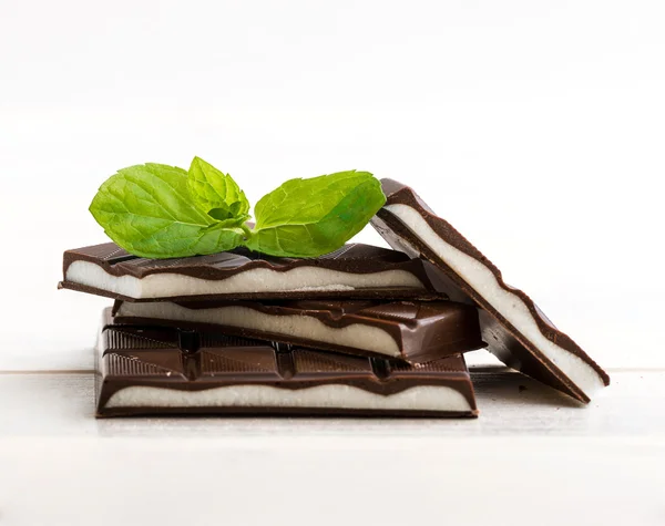 Mint chocolate with mint leaves — Stock Photo, Image