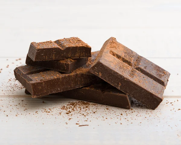 Milk chocolate dusted with cocoa — Stock Photo, Image