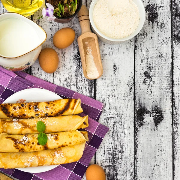 Pila di frittelle e ingredienti — Foto Stock