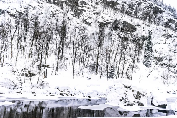 Montañas en invierno en Bergen — Foto de Stock