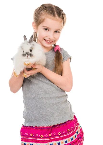 Liten flicka med en kanin — Stockfoto