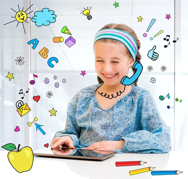 Küçük kız ve büyü tablet