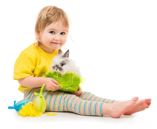 토끼와 작은 소녀 — 스톡 사진