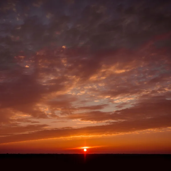 Schöne Wolken bei Sonnenuntergang — Stockfoto