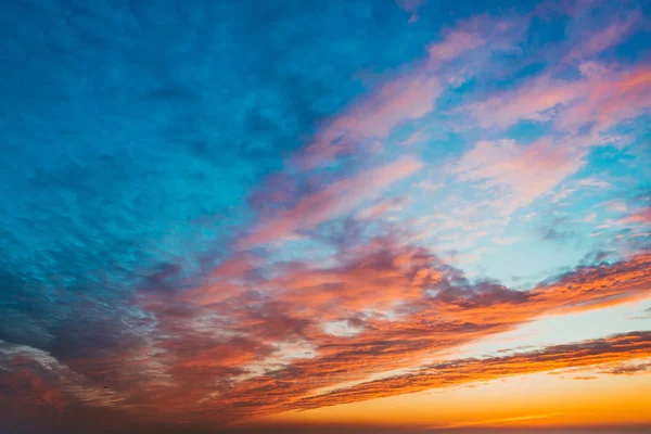 Hermosas nubes puesta de sol —  Fotos de Stock