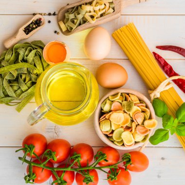 baharat ve pişmemiş makarna