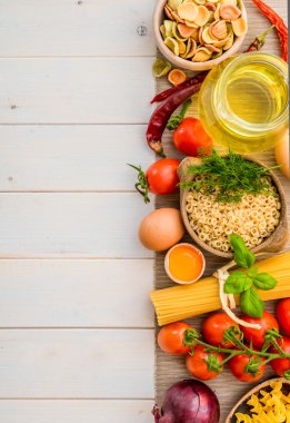 baharat ve pişmemiş makarna