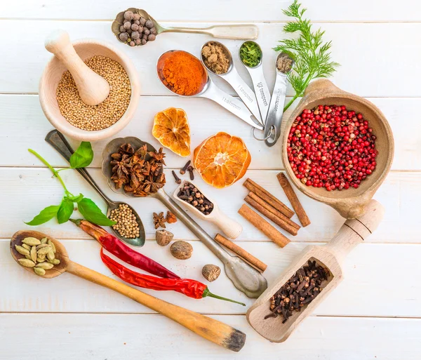 Spoons with herbs and spices — Stock Photo, Image