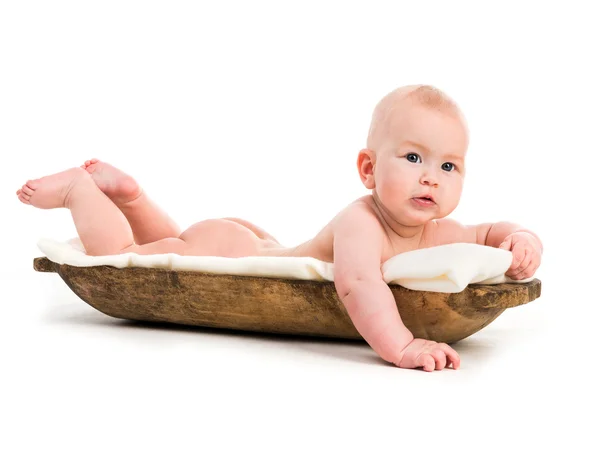 Menina bebê em cocho de madeira — Fotografia de Stock