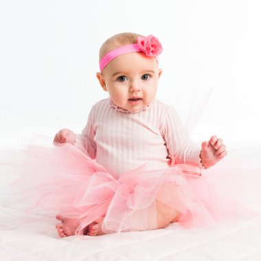 Pembe etek altı aylık kızı
