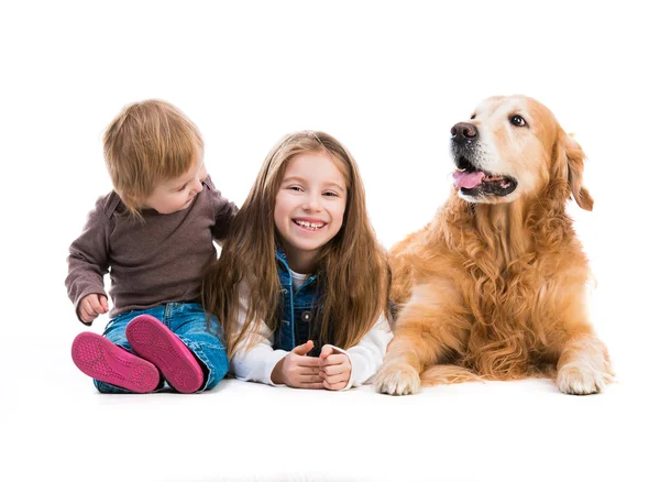 Happy  sisters with  dog — Stock Photo, Image