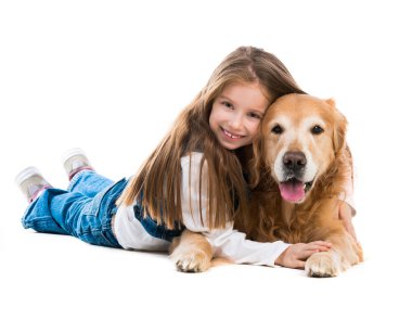 köpek ile mutlu küçük kız