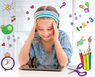 Küçük kız ve büyü tablet