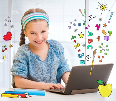 Küçük kız ve onun tablet