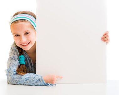 Küçük kız beyaz holding yönetim kurulu